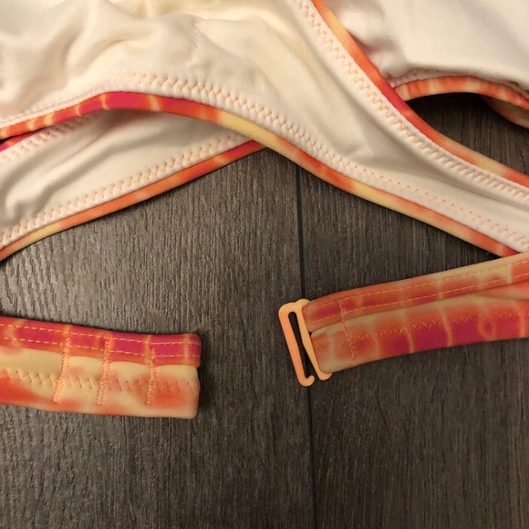 VS Pink Cross Front Bikini Top - Picture 4 of 6